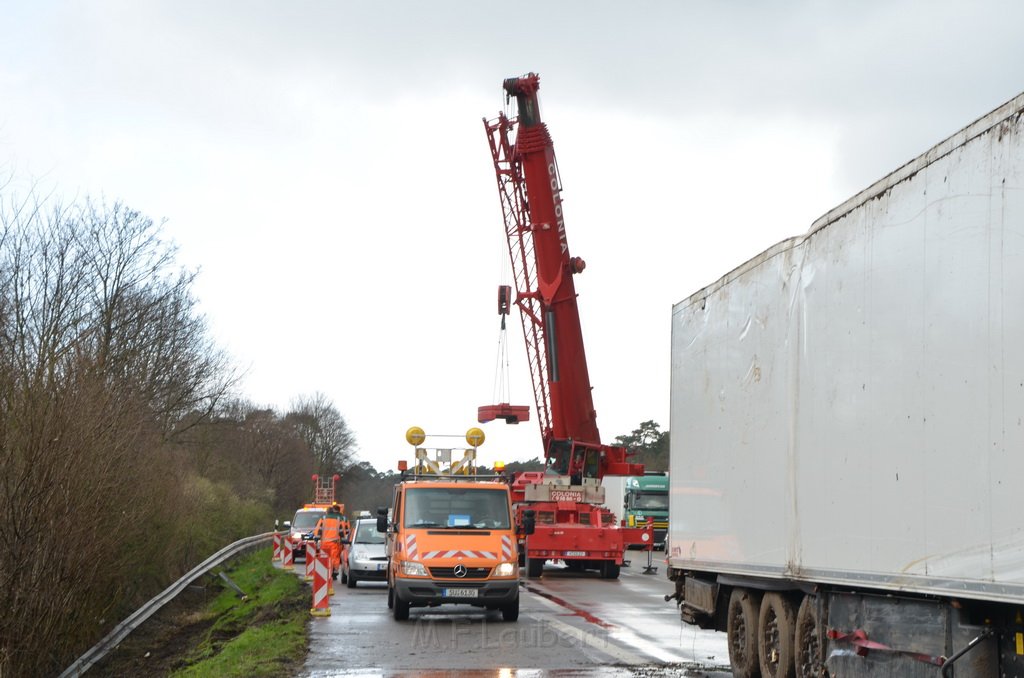 VU LKW umgestuerzt A 3 Rich Frankfurt AS Koenigsforst P599.JPG - Miklos Laubert